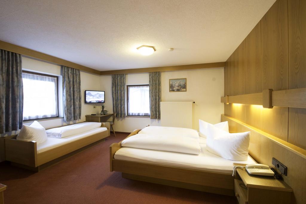 Hotel Garni Mathonerhof Ischgl Zimmer foto