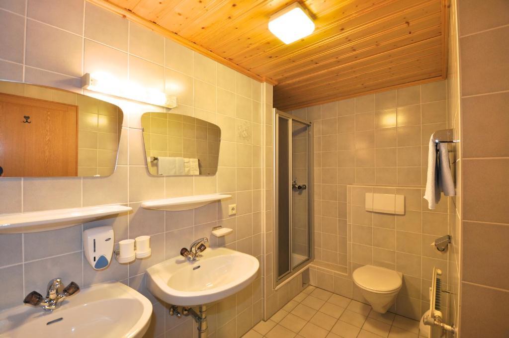 Hotel Garni Mathonerhof Ischgl Zimmer foto